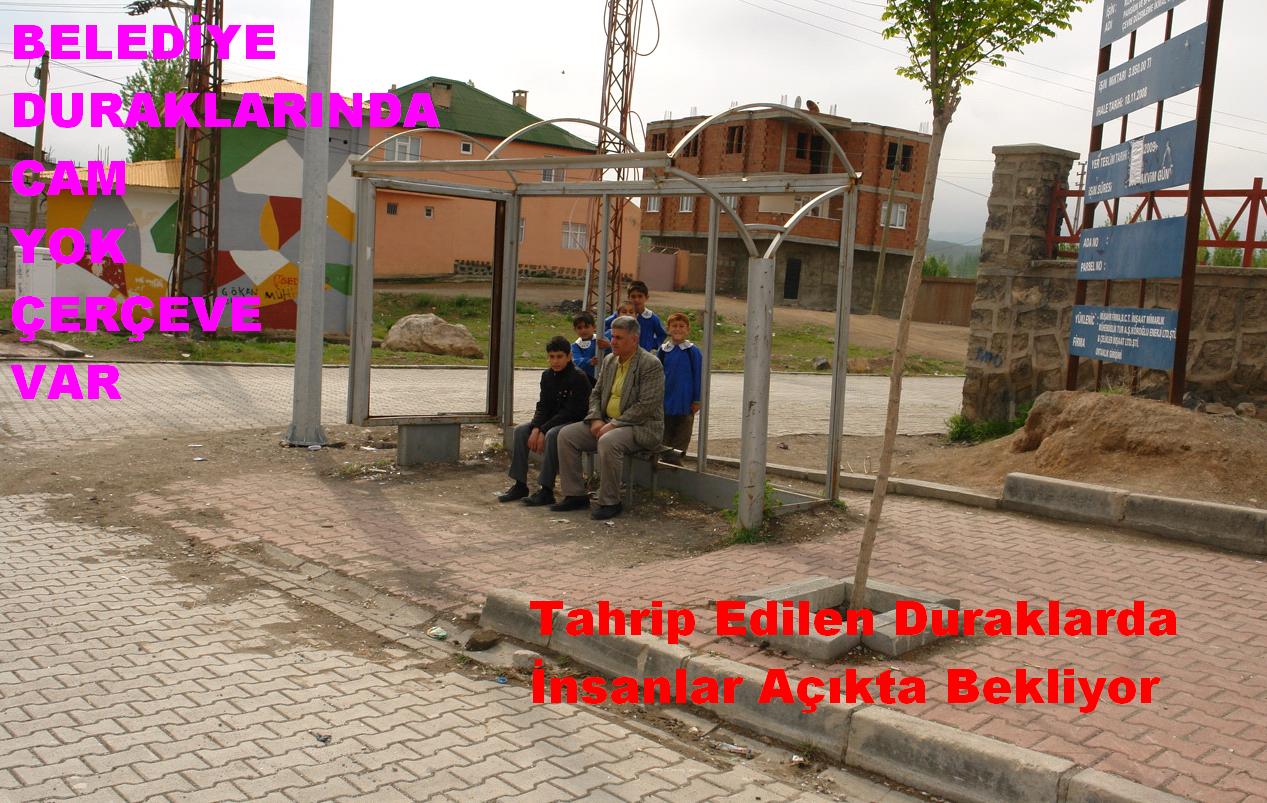 BELEDİYE DURAKLARINDA CAM YOK ÇERÇEVE VAR