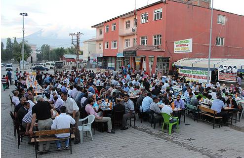 DOĞUBAYAZIT BELEDİYESİNİN İFTAR YEMEĞİ