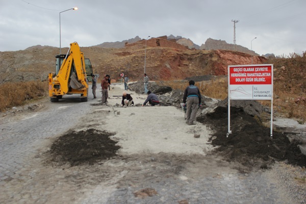XANİ BABA YOLU ONARILIYOR.